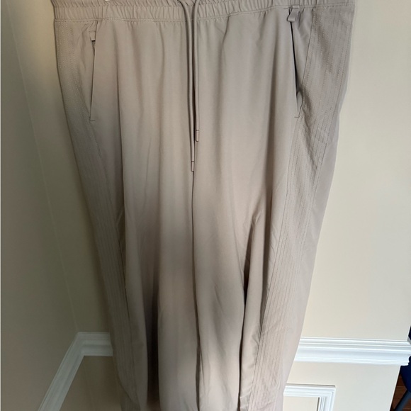 NWOT Athleta Avenue Wide Leg Crop Beige Pull On Trousers W/Drawstring Size 14 - Picture 4 of 6